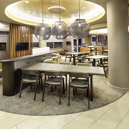 Springhill Suites By Marriott Chicago Waukegan/Gurnee Exterior photo