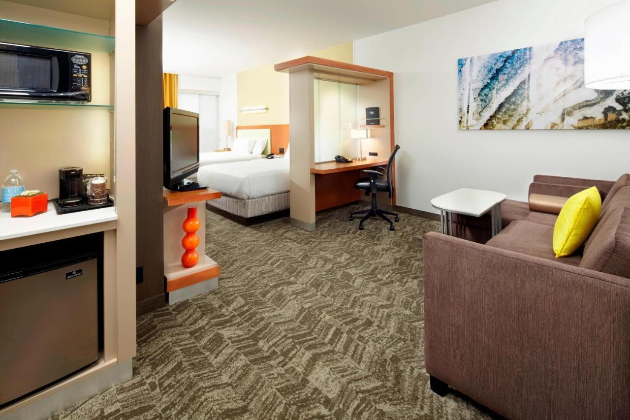 Springhill Suites By Marriott Chicago Waukegan/Gurnee Exterior photo