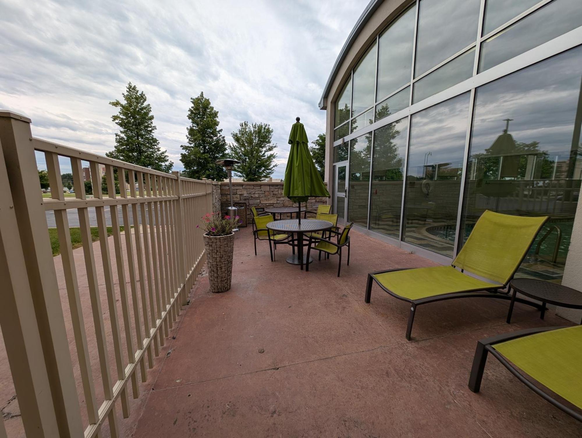 Springhill Suites By Marriott Chicago Waukegan/Gurnee Exterior photo