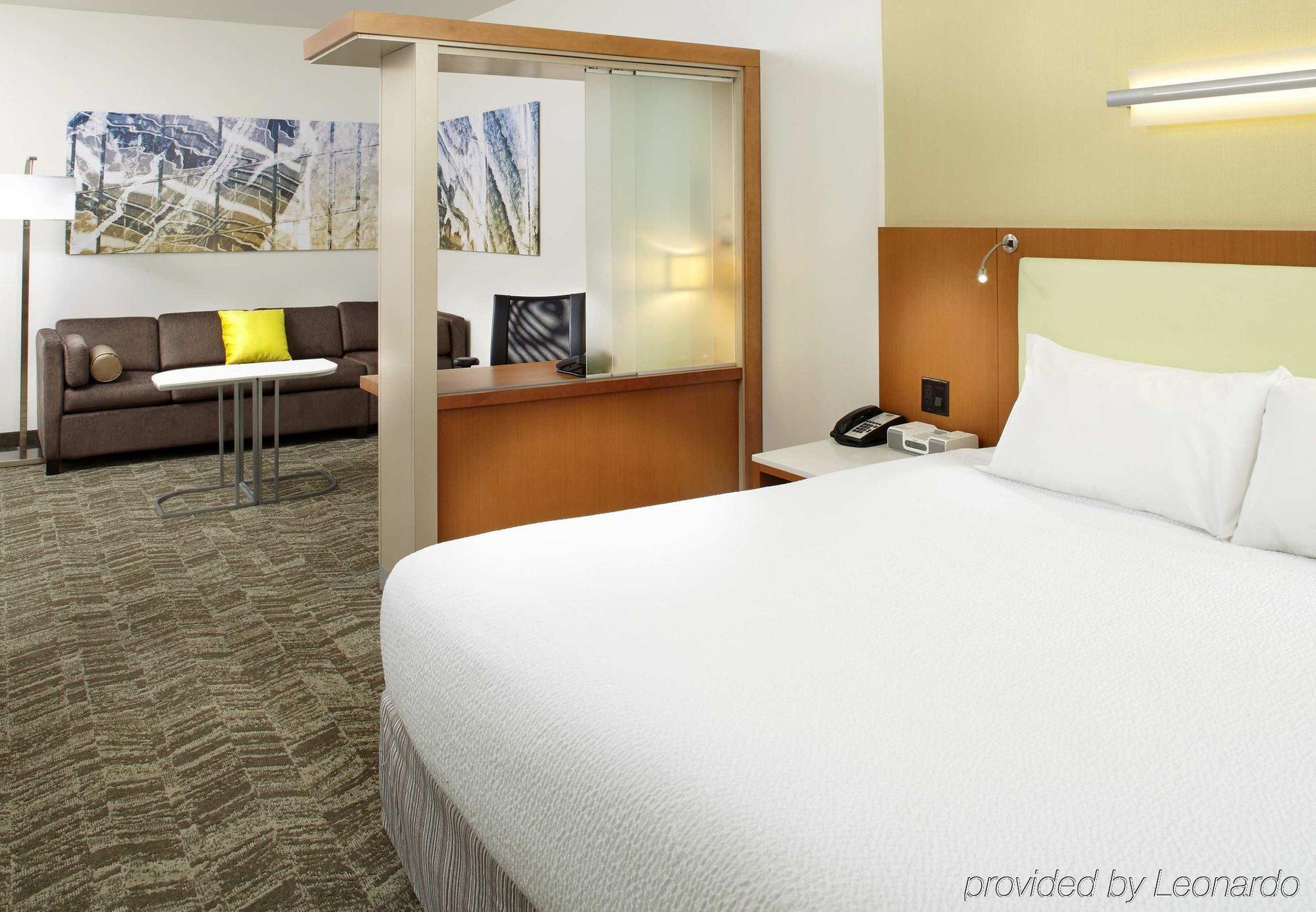 Springhill Suites By Marriott Chicago Waukegan/Gurnee Exterior photo