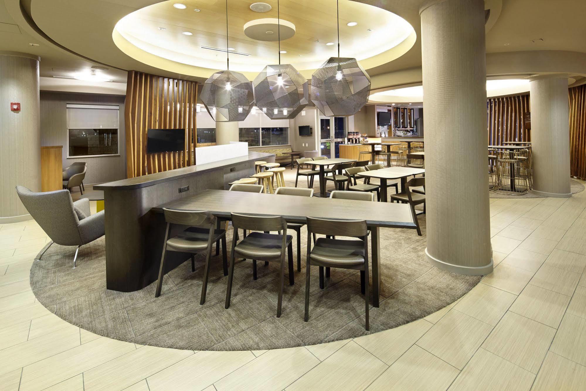 Springhill Suites By Marriott Chicago Waukegan/Gurnee Exterior photo